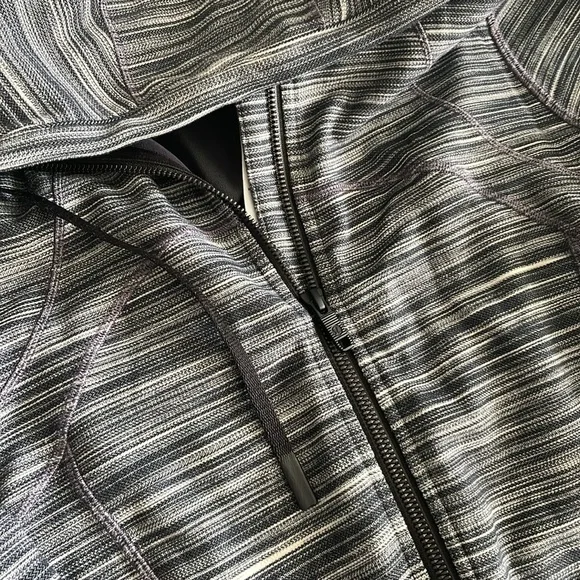 Lululemon Women's Define Hooded Jacket Nulu - Picture 4 of 6